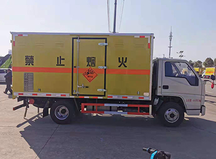 台山爆破器材运输车工人安全操作规范与智能技术保障